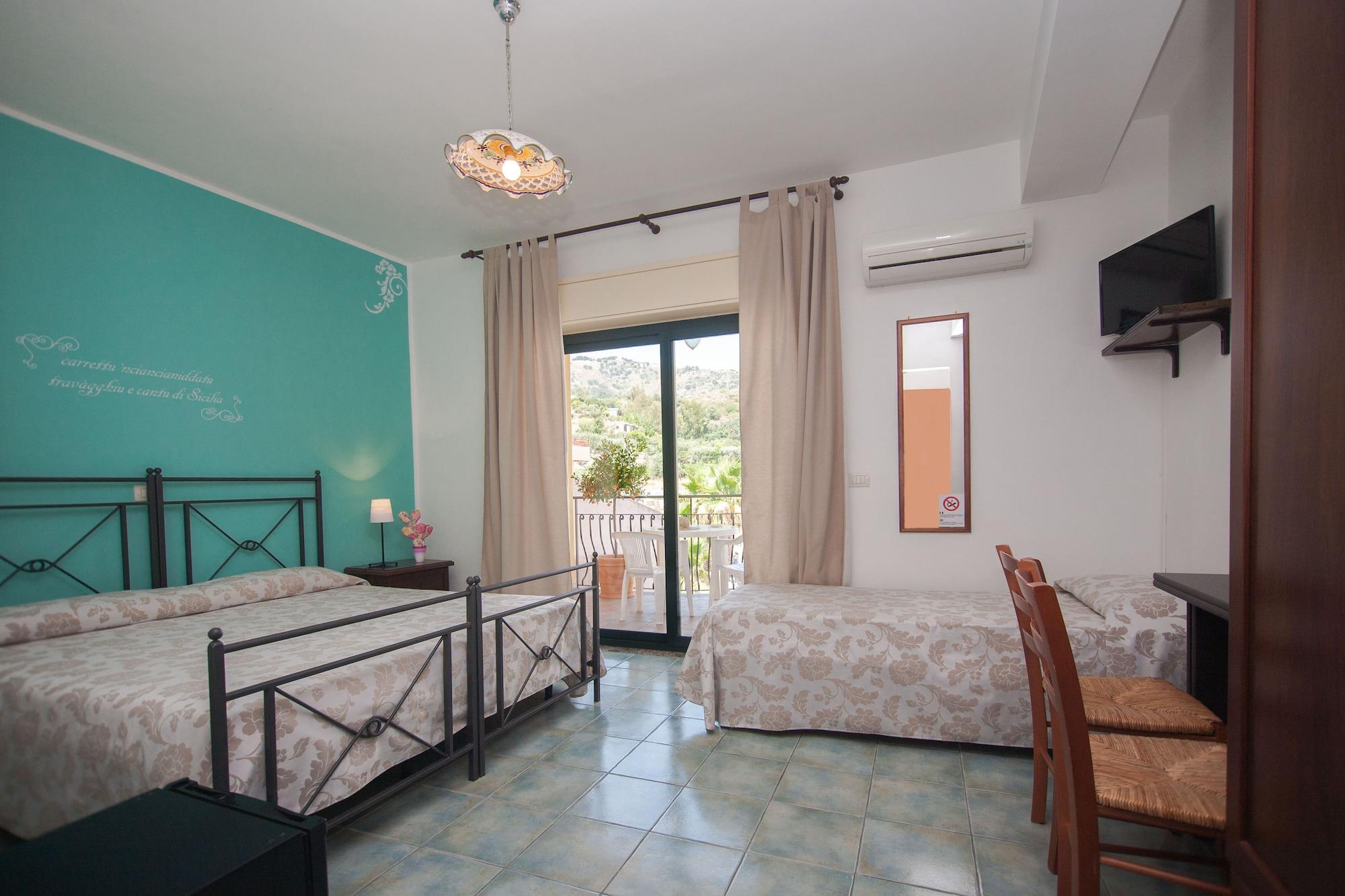 Hotel Donna Rosa SantʼAlessio Siculo Buitenkant foto