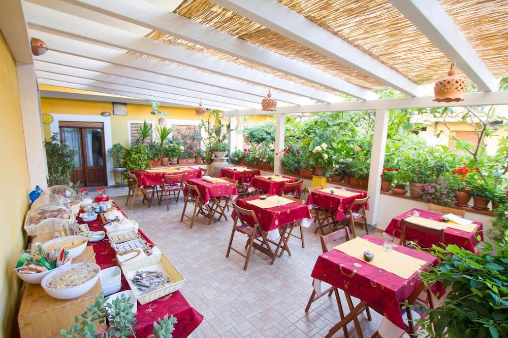 Hotel Donna Rosa SantʼAlessio Siculo Buitenkant foto