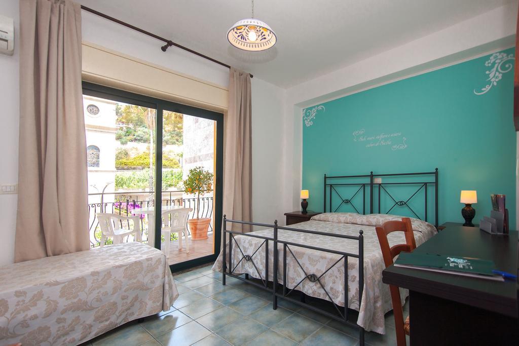 Hotel Donna Rosa SantʼAlessio Siculo Kamer foto