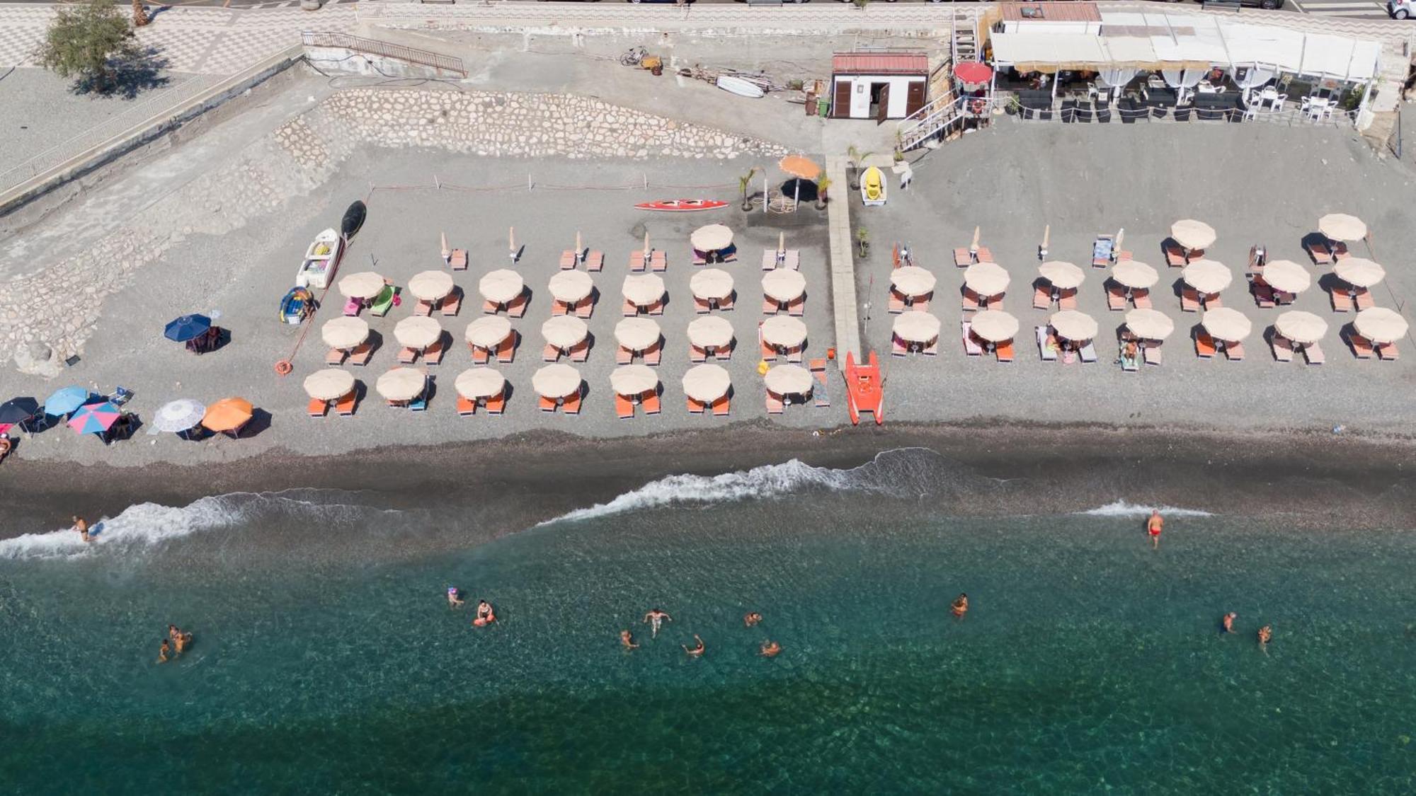 Hotel Donna Rosa SantʼAlessio Siculo Buitenkant foto