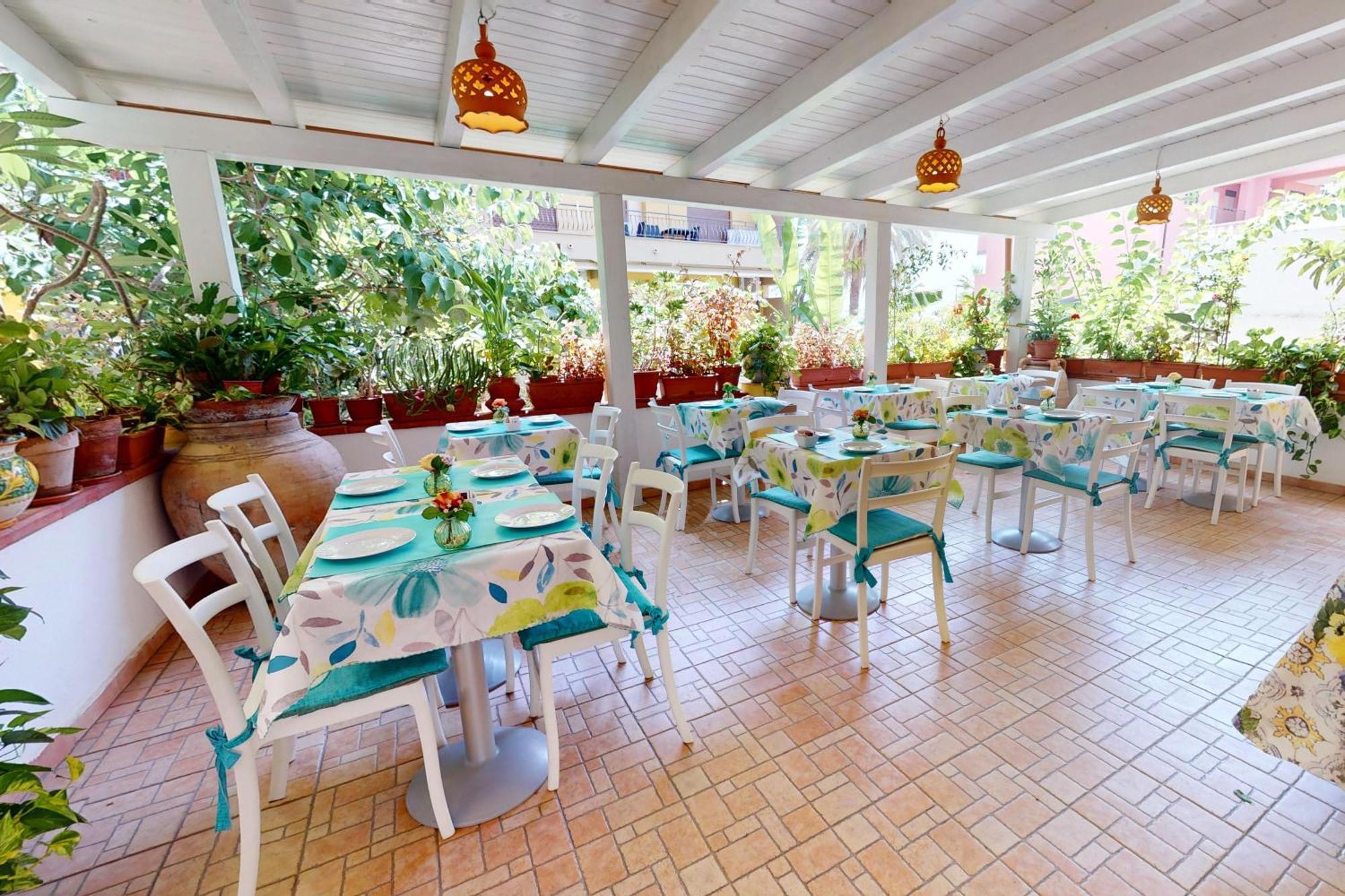 Hotel Donna Rosa SantʼAlessio Siculo Buitenkant foto