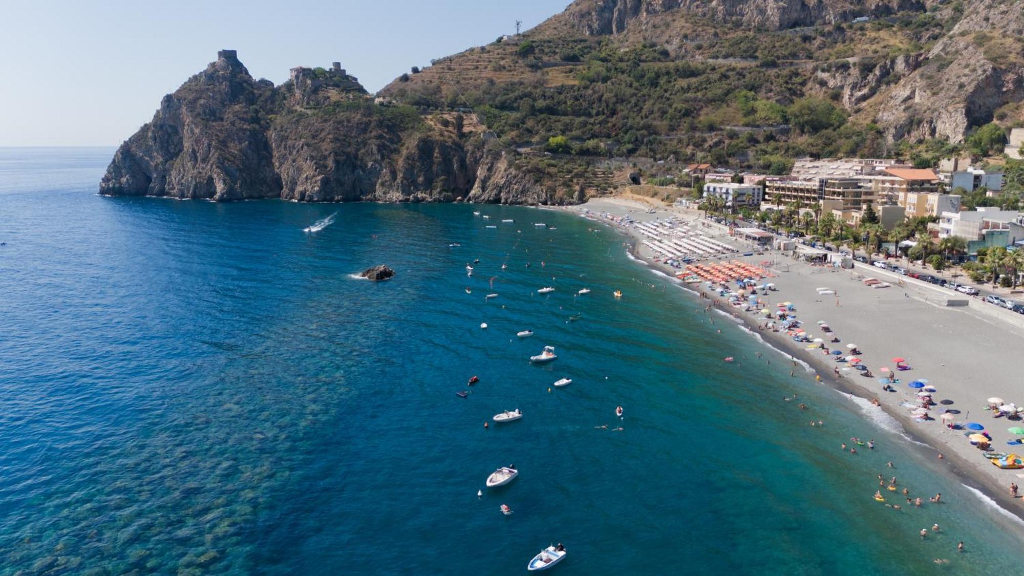 Hotel Donna Rosa SantʼAlessio Siculo Buitenkant foto