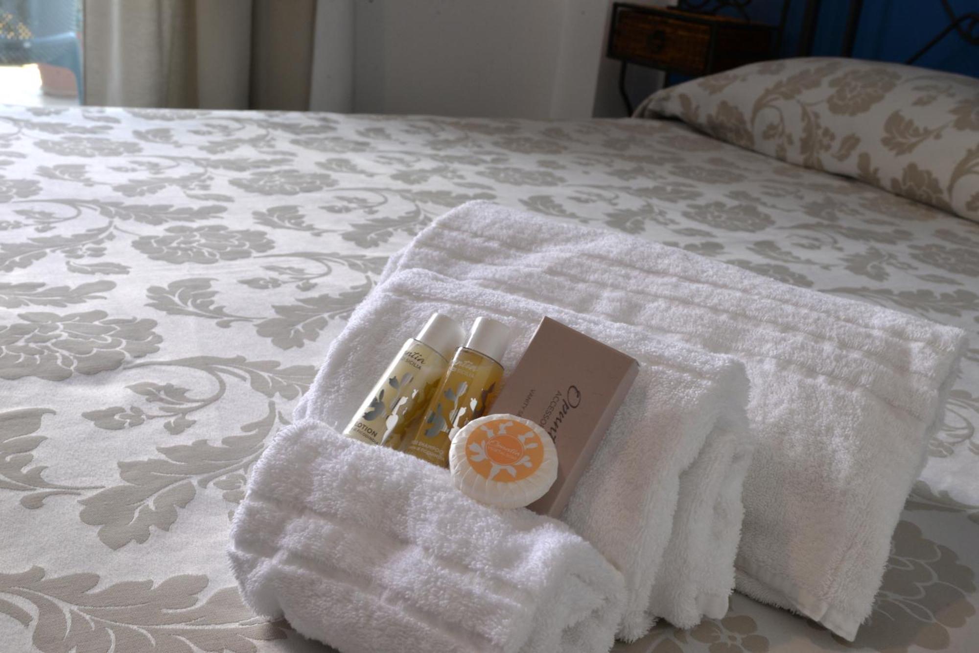 Hotel Donna Rosa SantʼAlessio Siculo Buitenkant foto