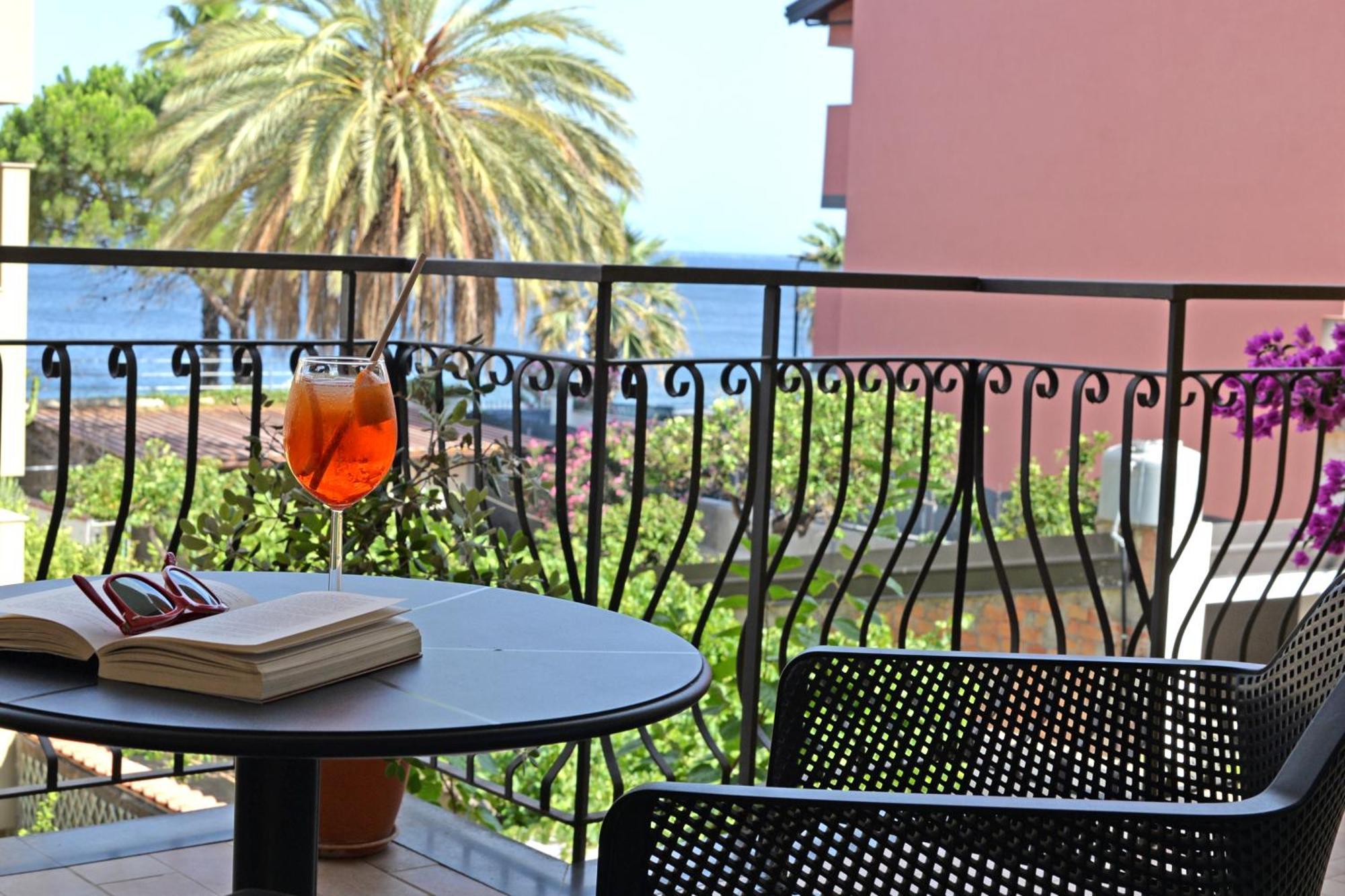 Hotel Donna Rosa SantʼAlessio Siculo Buitenkant foto