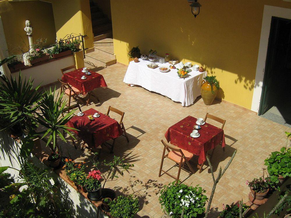 Hotel Donna Rosa SantʼAlessio Siculo Buitenkant foto