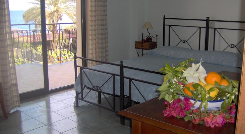 Hotel Donna Rosa SantʼAlessio Siculo Buitenkant foto
